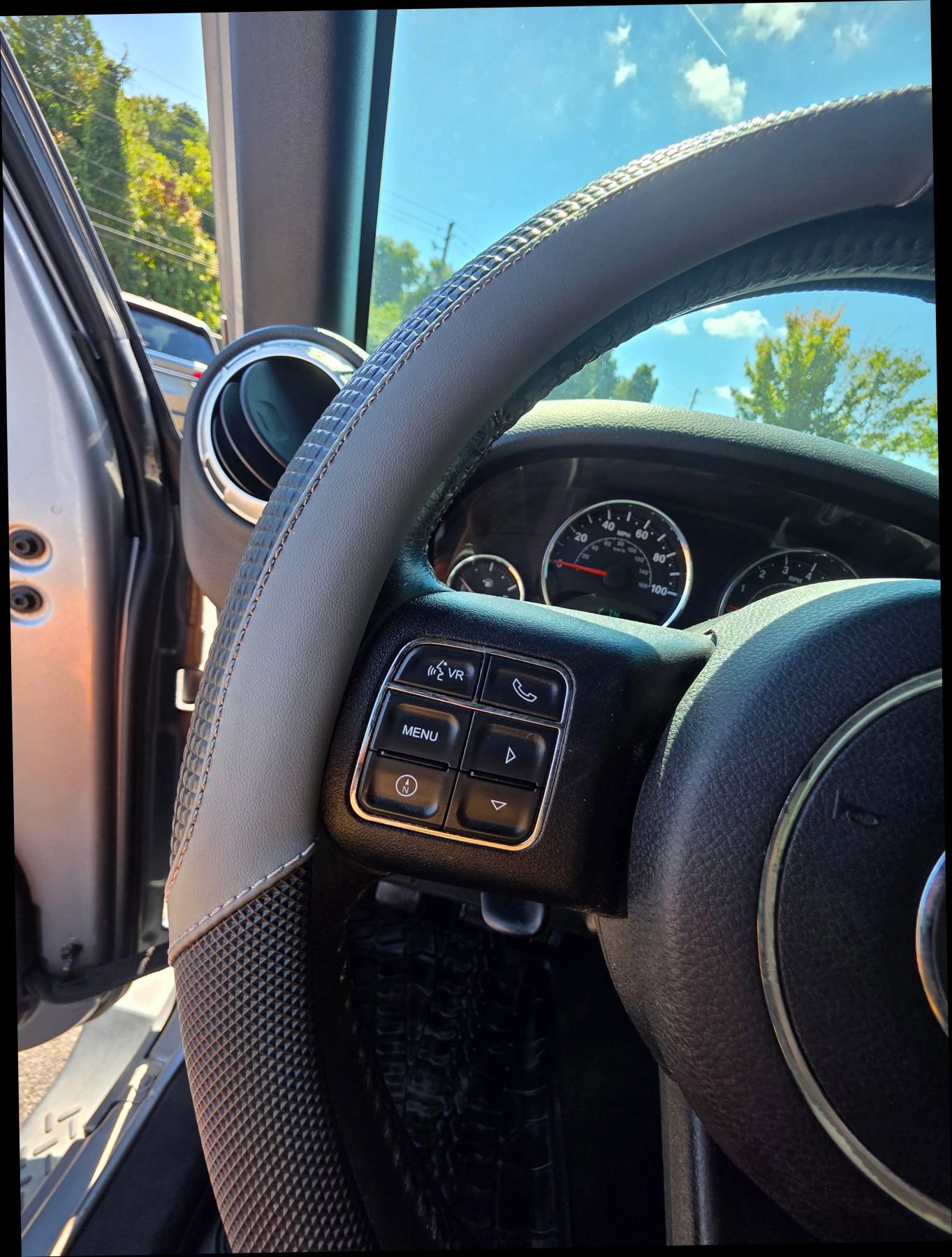 Used 2016 Jeep Wrangler Unlimited Sahara w/ Connectivity Group image 18