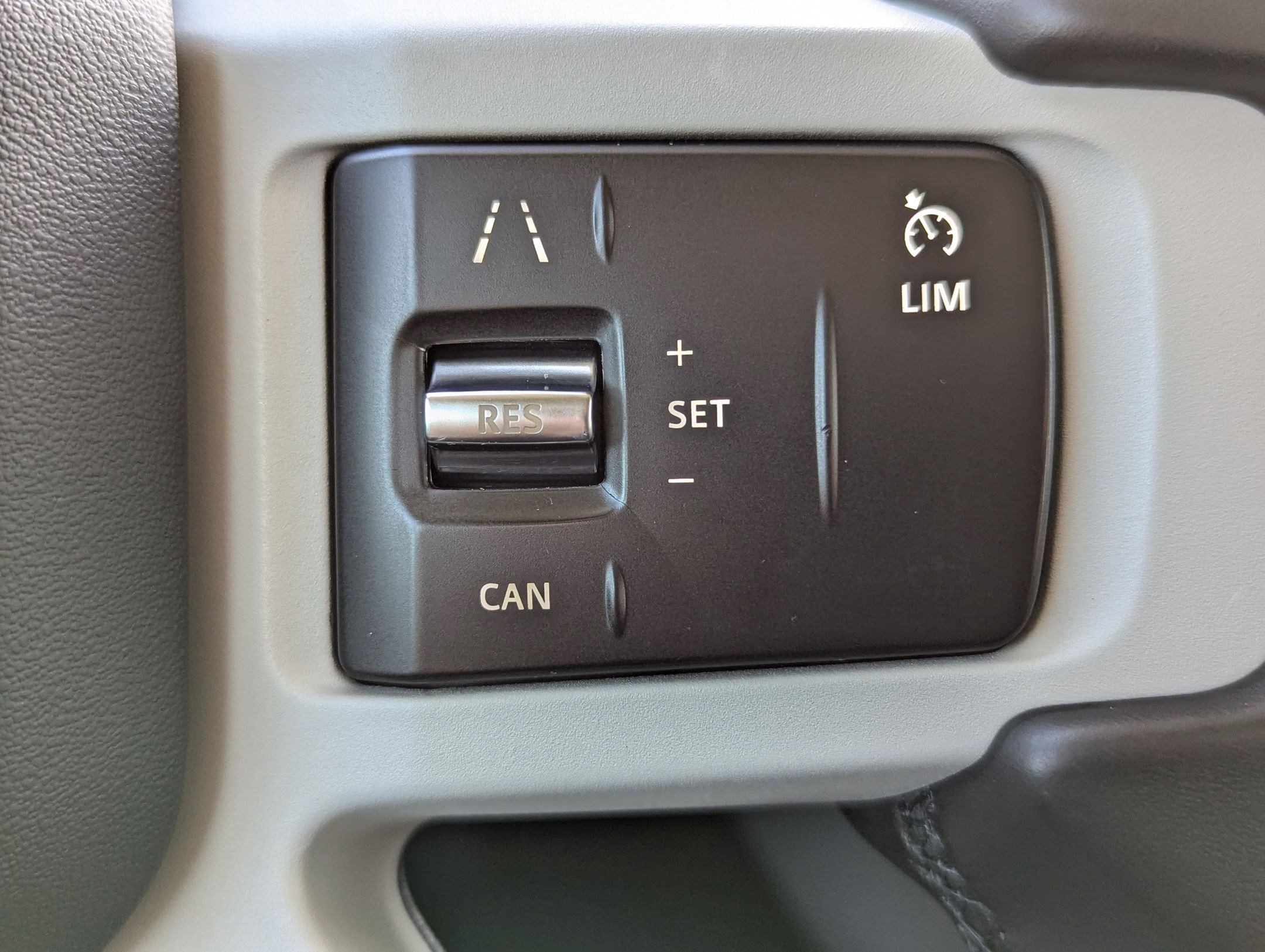 Used 2023 Land Rover Defender 110 image 14