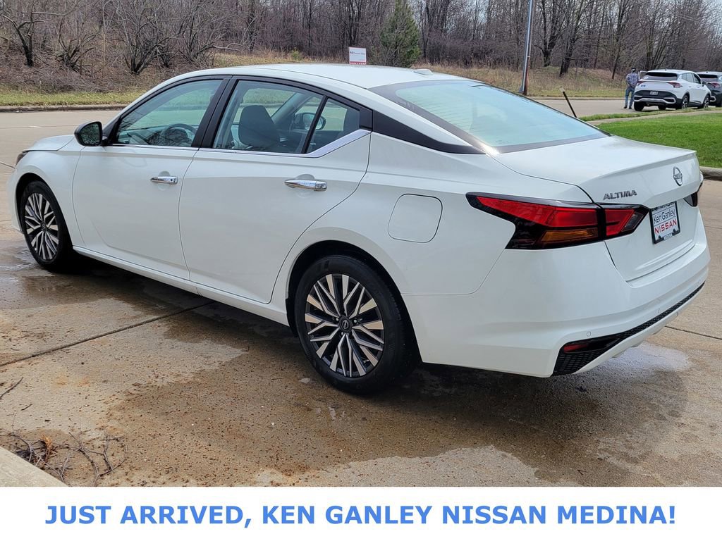 Certified 2025 Nissan Altima 2.5 SV image 5
