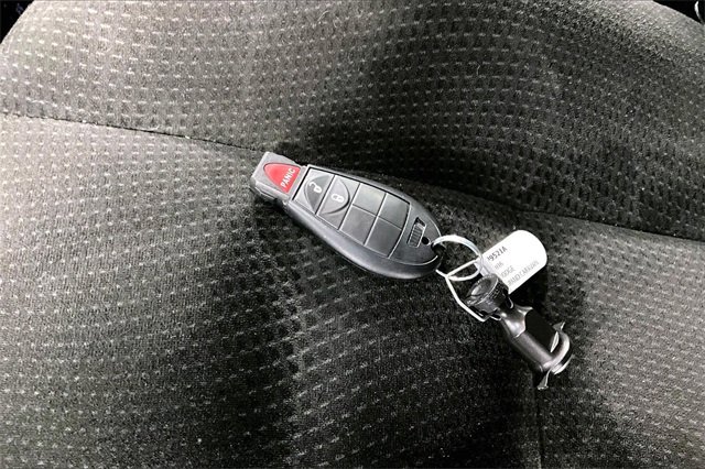 Used 2016 Dodge Grand Caravan SE image 29