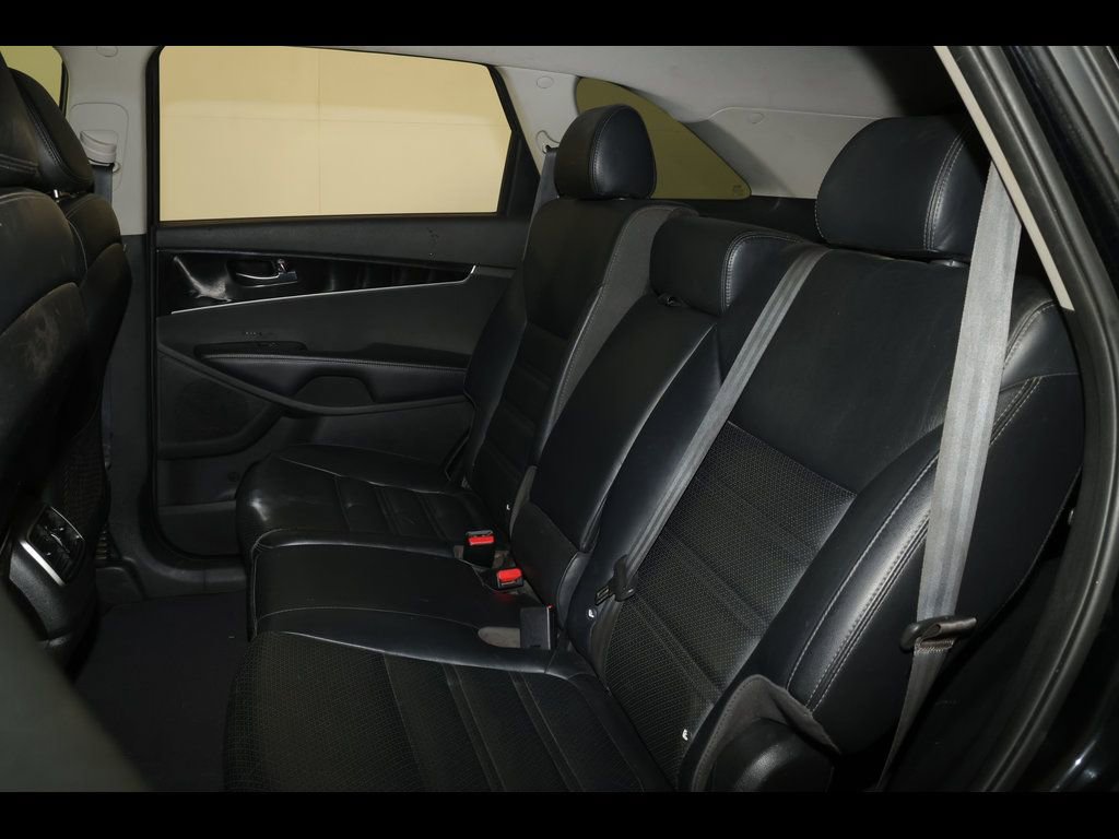 Used 2016 Kia Sorento EX image 16