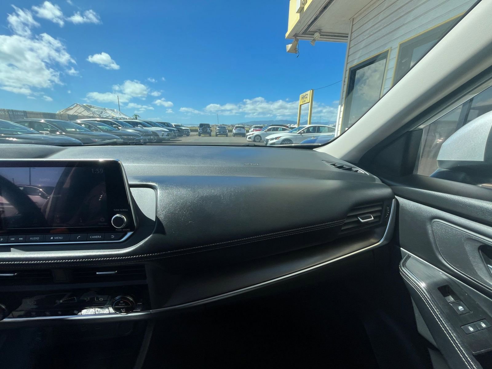 Used 2024 Nissan Rogue SV image 37