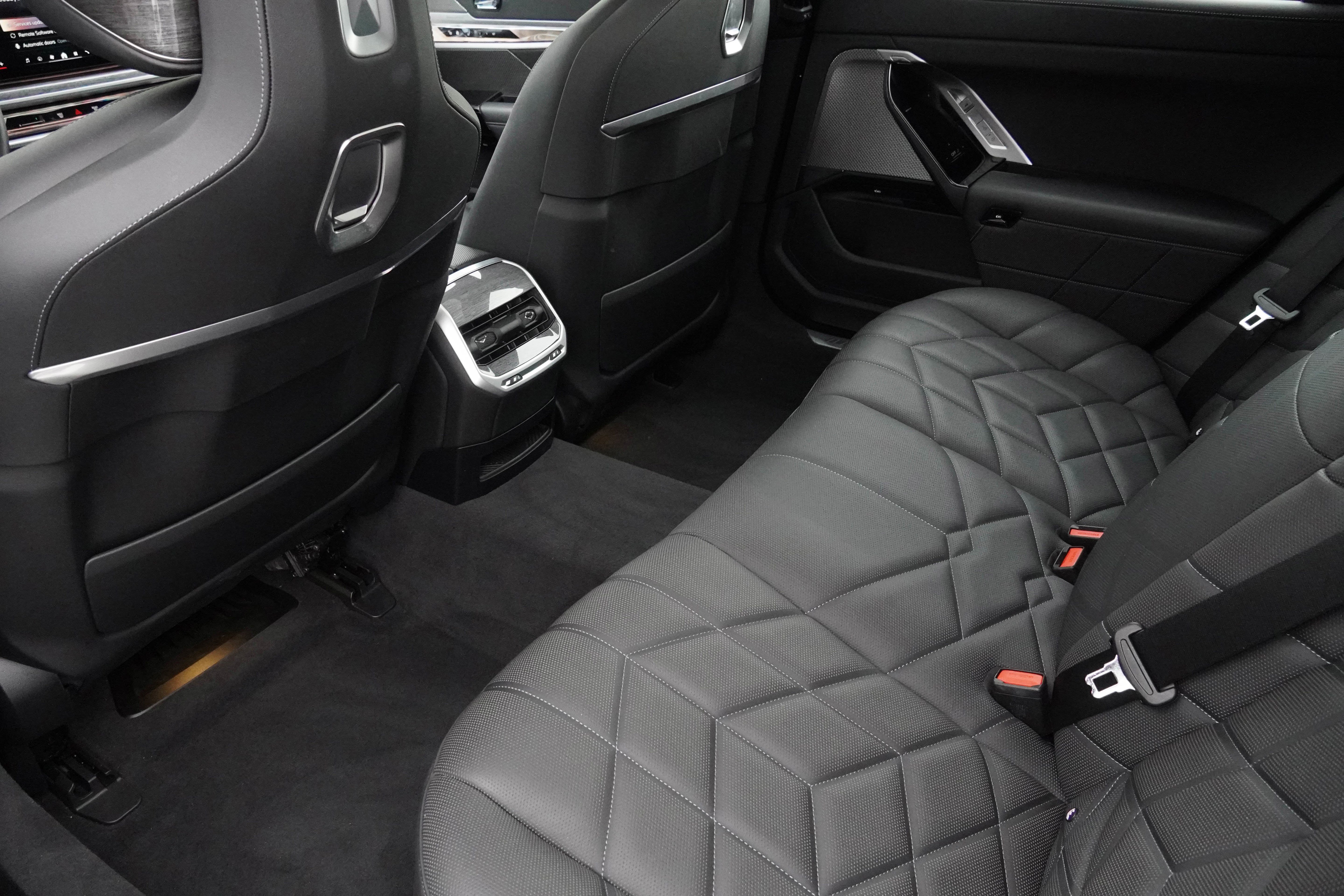 Certified 2023 BMW 760i xDrive AWD/4WD image 37