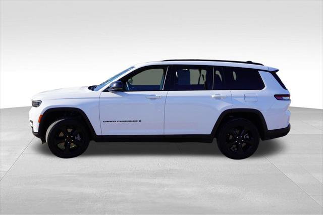 Certified 2023 Jeep Grand Cherokee L Laredo AWD/4WD image 9