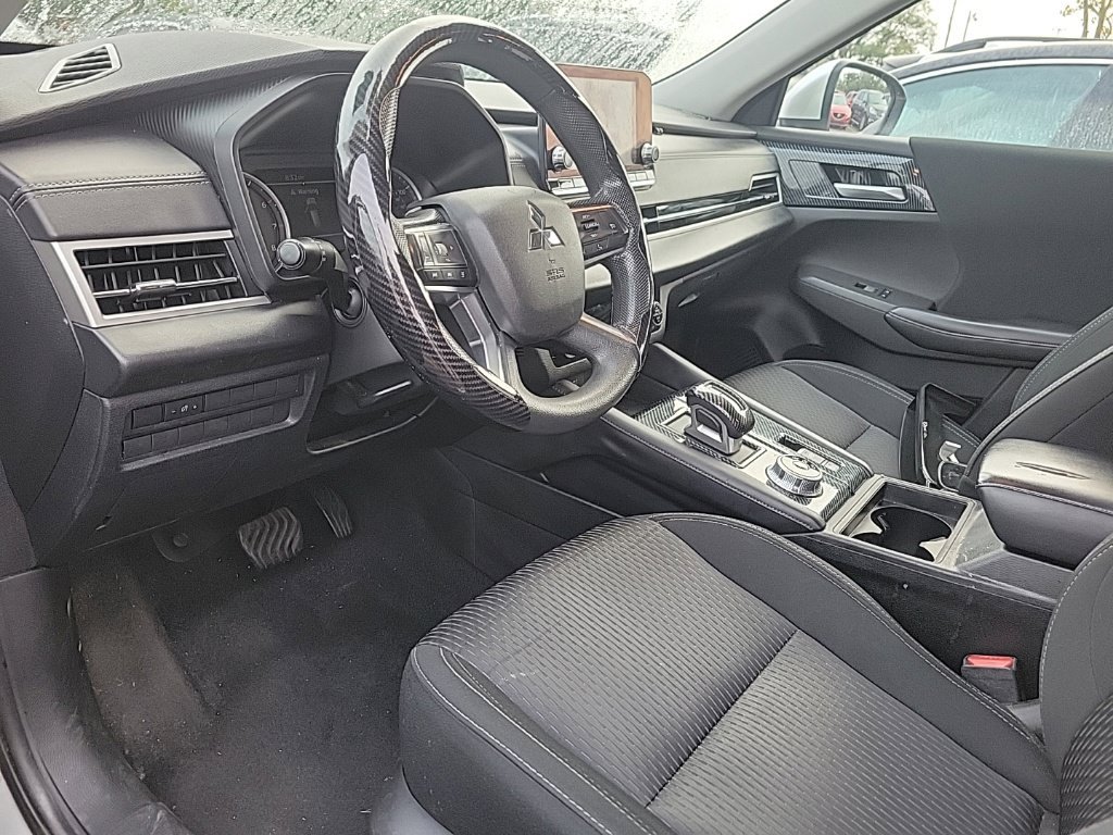 Used 2023 Mitsubishi Outlander ES AWD/4WD image 7