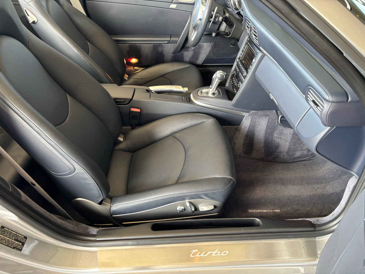 Used 2011 Porsche 911 Turbo image 27