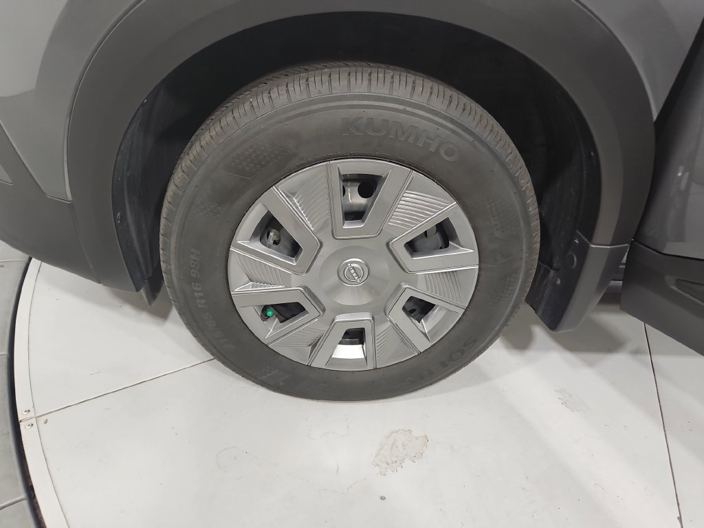 Certified 2025 Nissan Kicks S AWD/4WD image 27