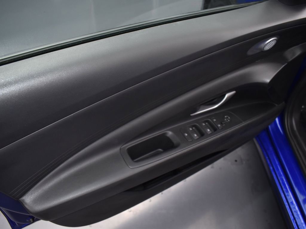 Used 2023 Hyundai Elantra SEL image 12
