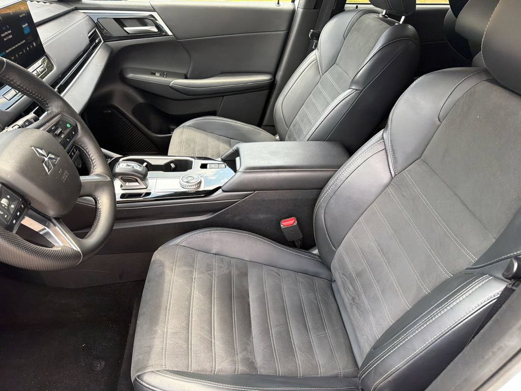 Used 2025 Mitsubishi Outlander SE FWD image 9