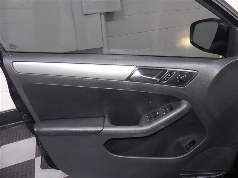 Used 2016 Volkswagen Jetta Sport image 16