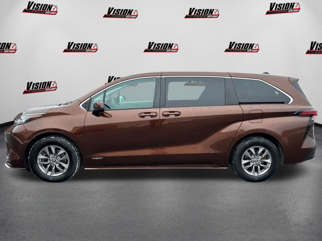 Used 2021 Toyota Sienna LE image 8