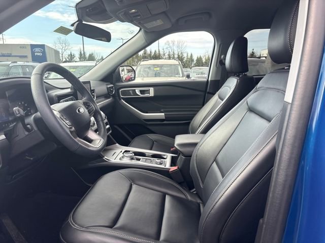 Used 2023 Ford Explorer XLT w/ Equipment Group 202A image 9