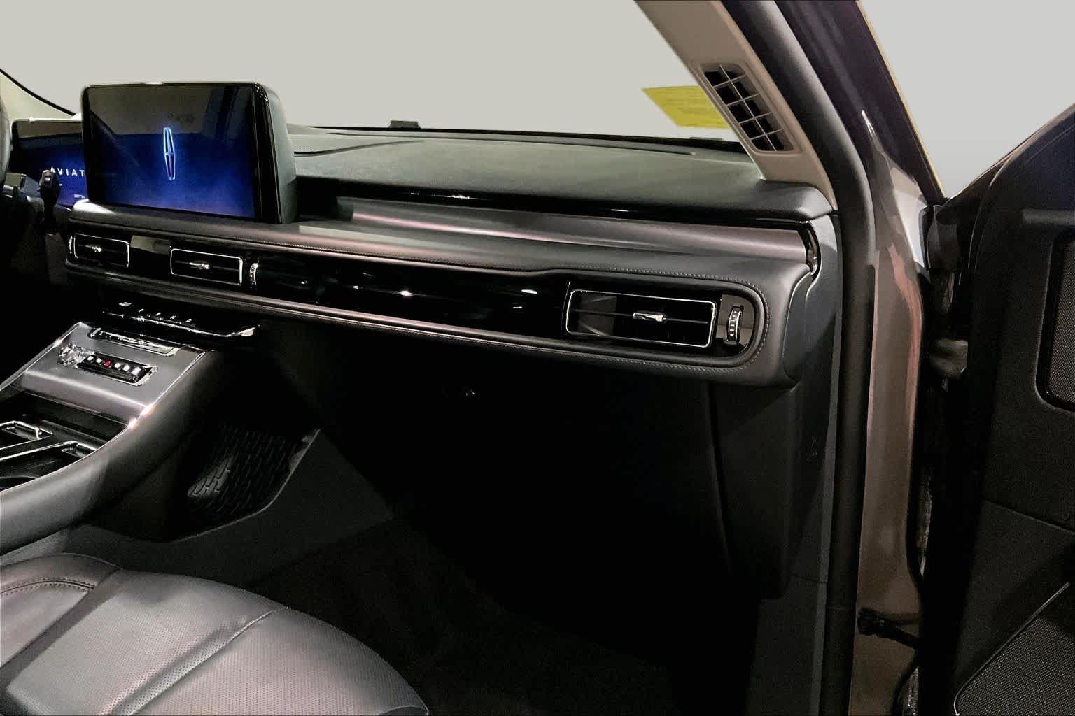 Used 2025 Lincoln Aviator AWD w/ Equipment Group 101A image 18
