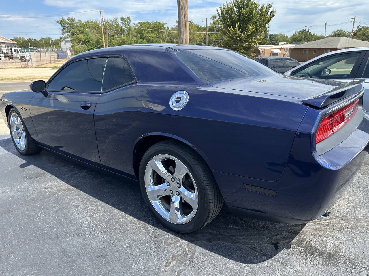 Used 2014 Dodge Challenger R/T RWD image 9
