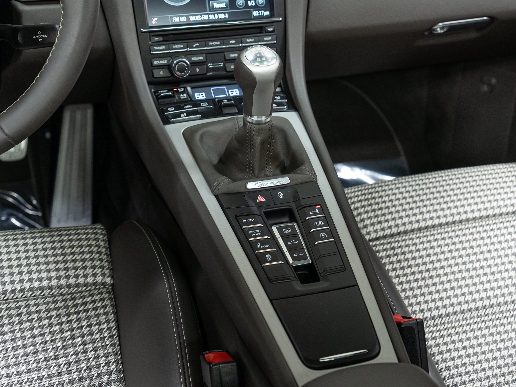 Certified 2014 Porsche 911 50th Anniversary Edition RWD image 32