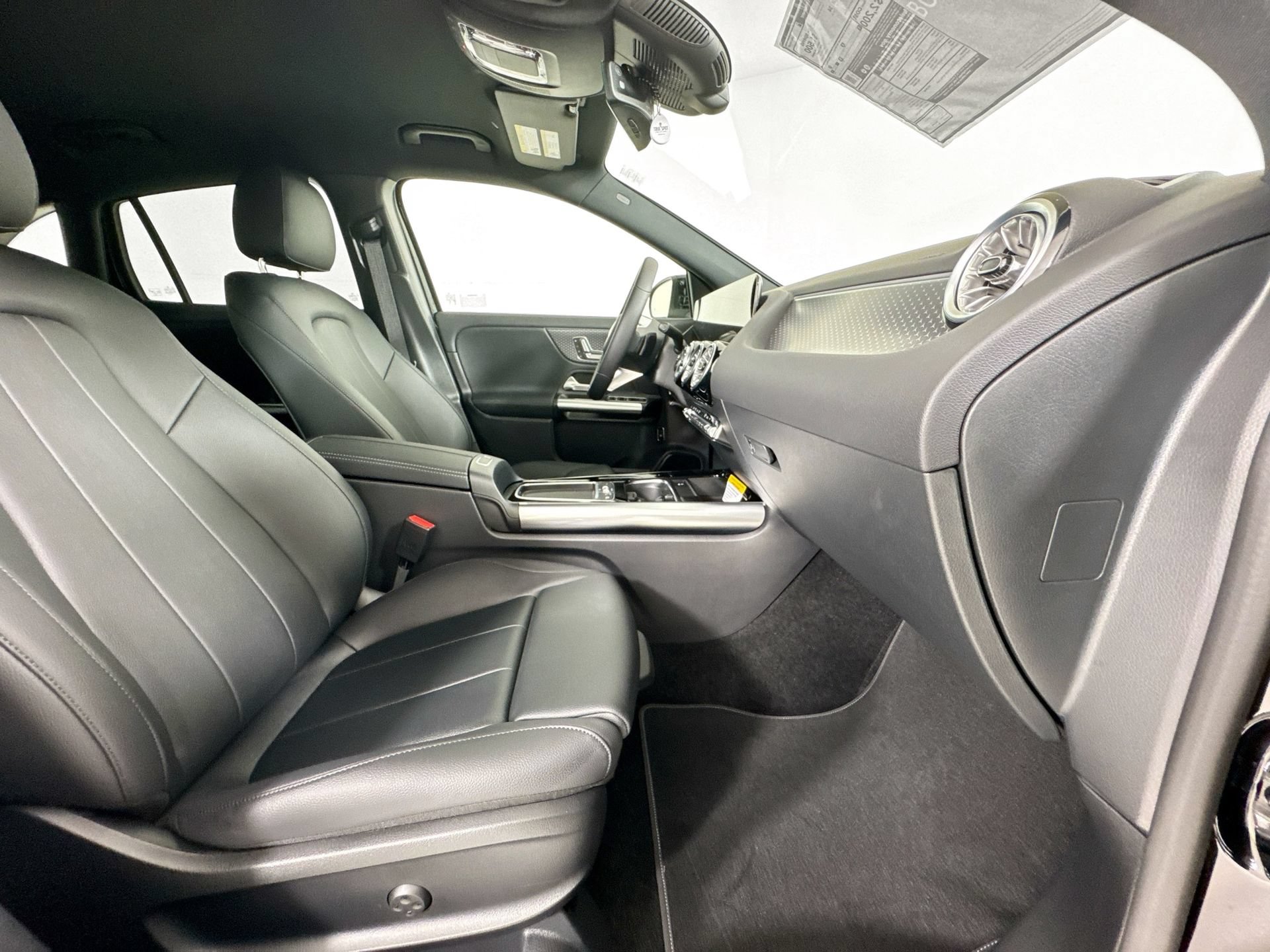 Used 2025 Mercedes-Benz GLA 250 image 29