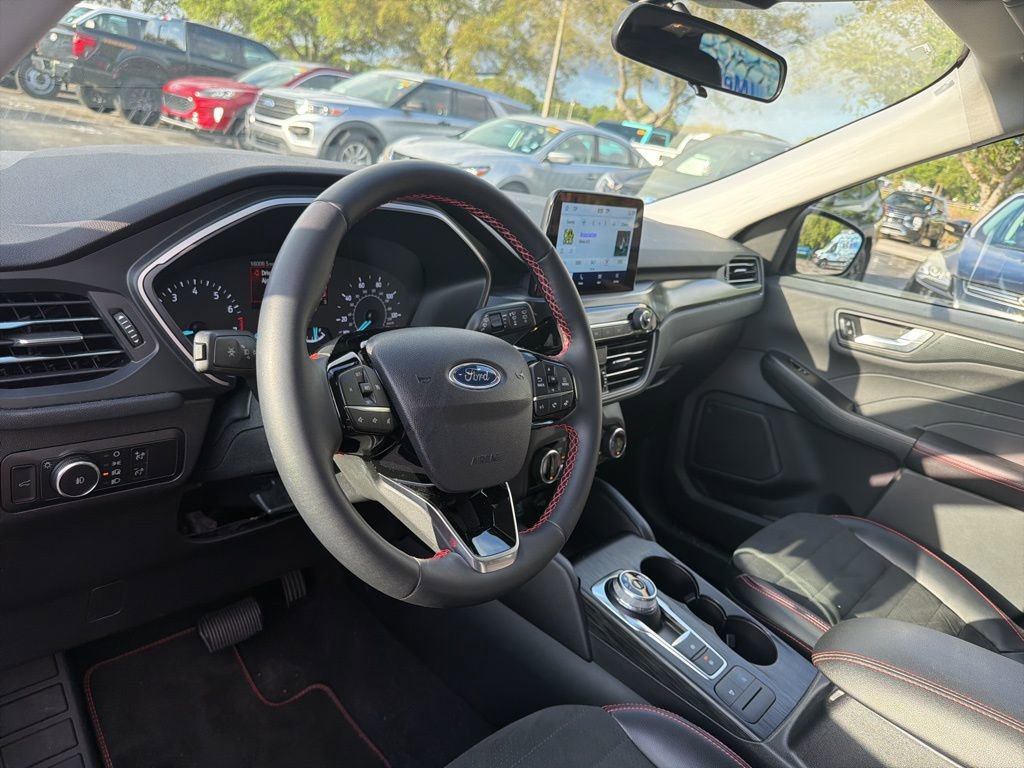 Used 2022 Ford Escape SEL w/ SEL Stealth AWD Package image 9