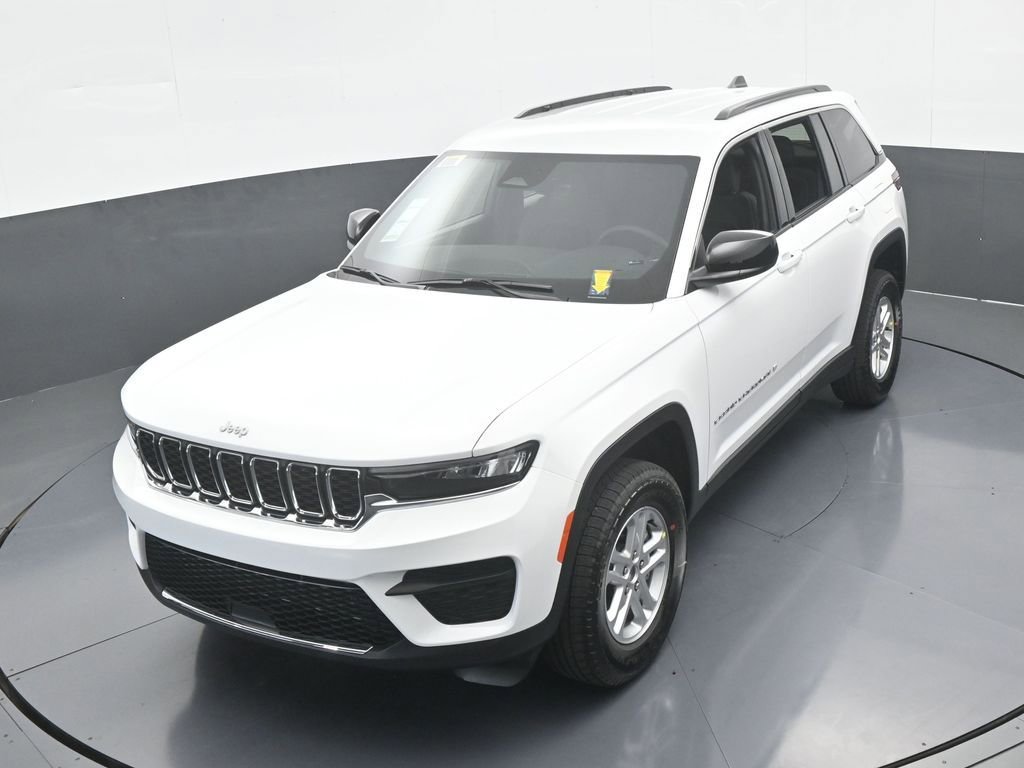 Used 2025 Jeep Grand Cherokee Laredo image 38