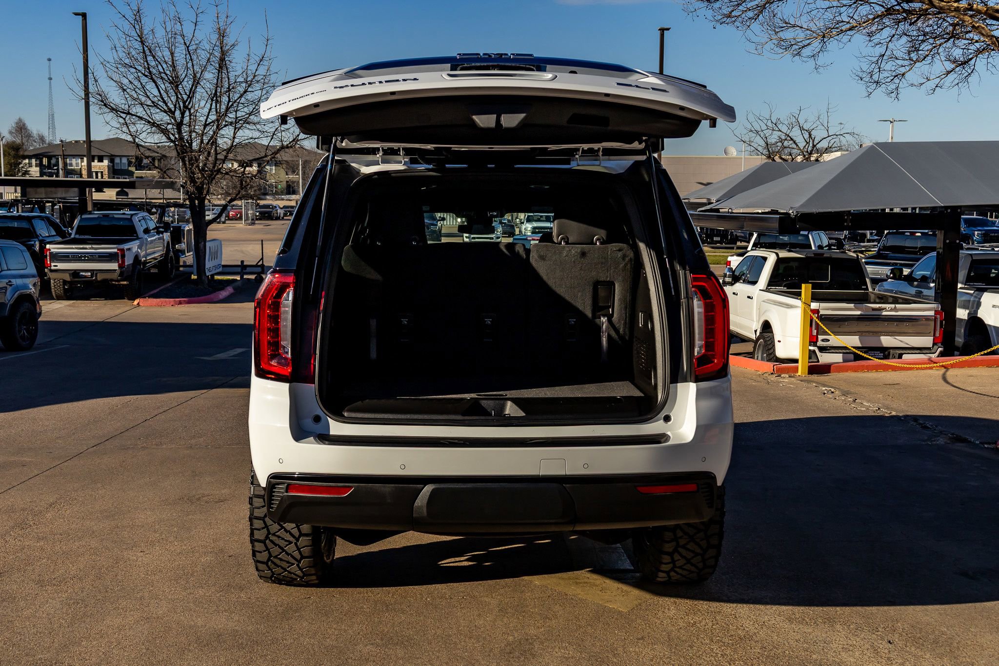 Used 2023 GMC Yukon SLE w/ Max Trailering Package image 9
