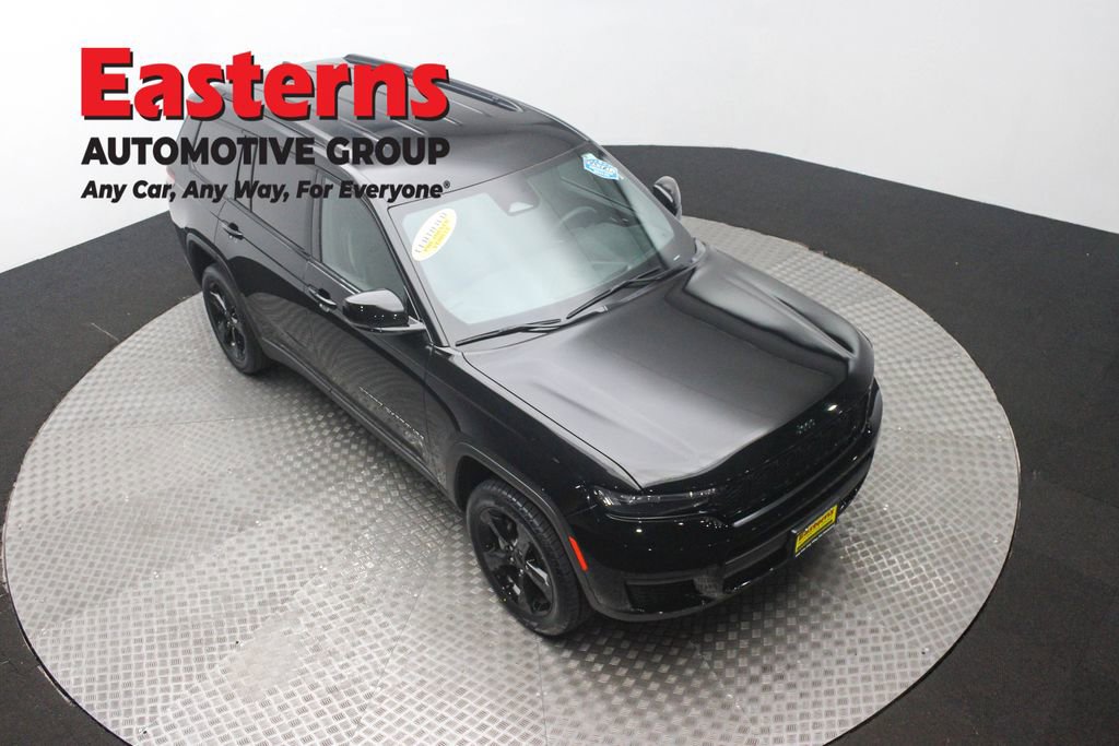 Used 2023 Jeep Grand Cherokee L Laredo image 3