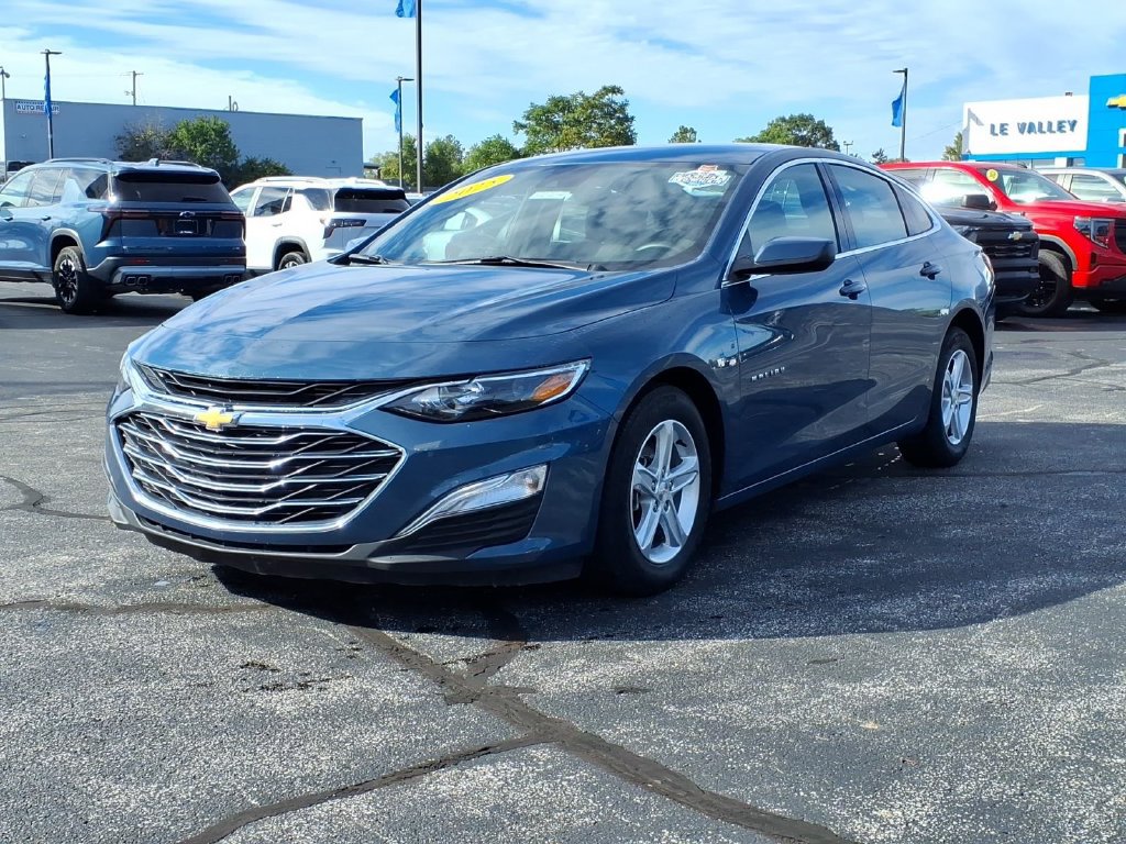 Used 2025 Chevrolet Malibu LS w/ Driver Confidence Package FWD image 3