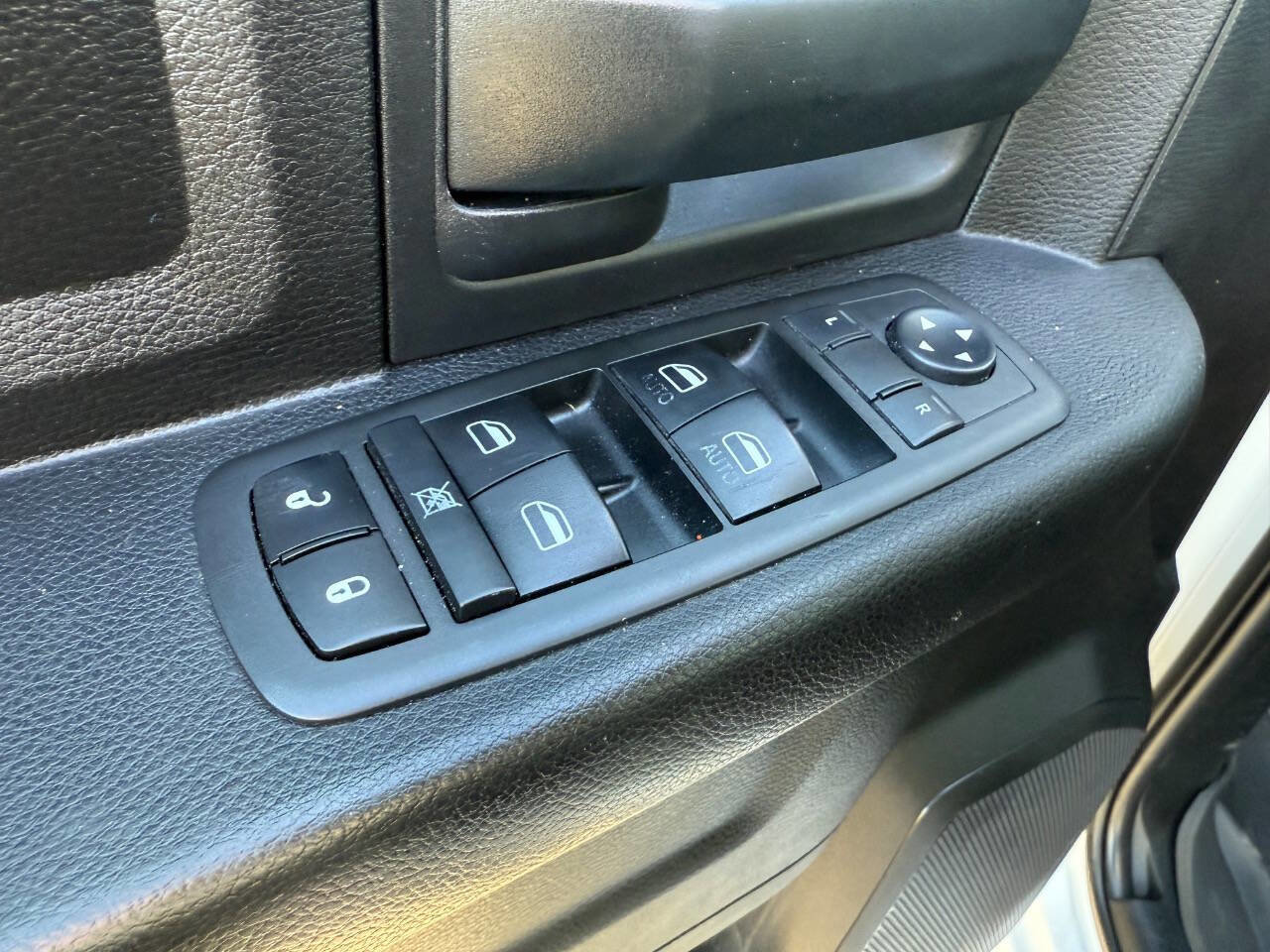 Used 2018 RAM 2500 Tradesman w/ Chrome Appearance Group image 18