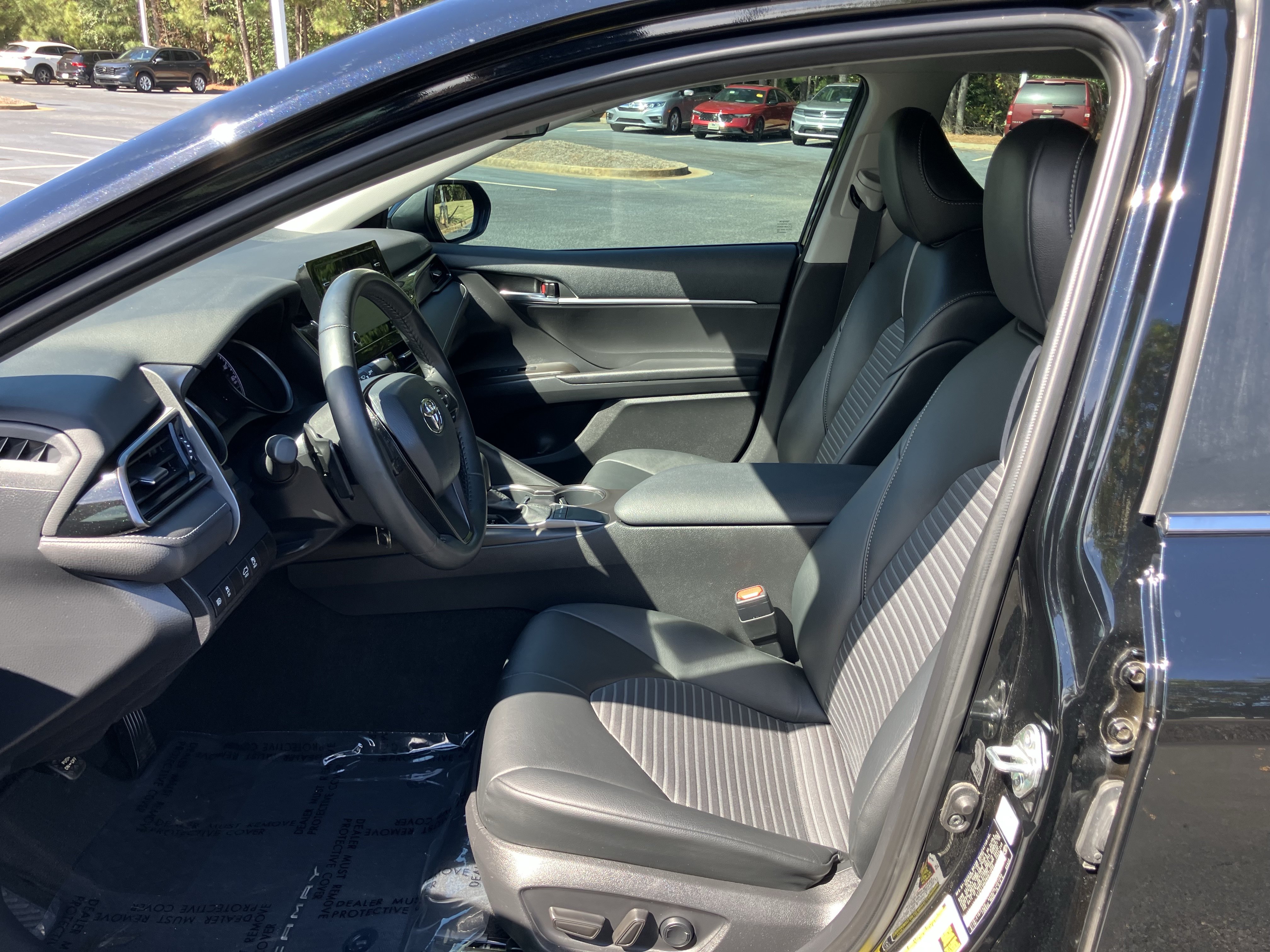 Used 2022 Toyota Camry SE FWD image 16
