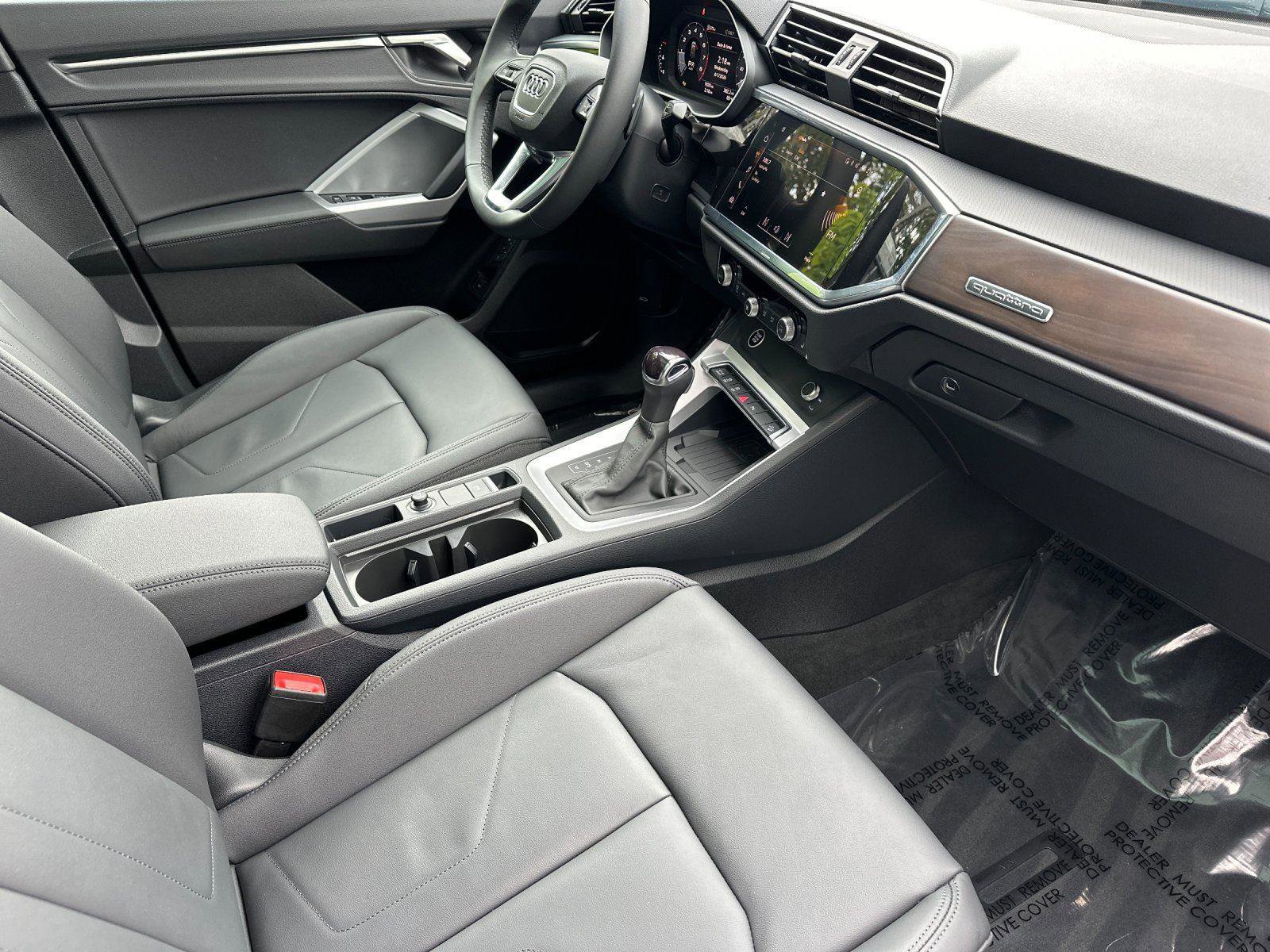 Certified 2025 Audi Q3 2.0T Premium w/ Convenience Package image 16