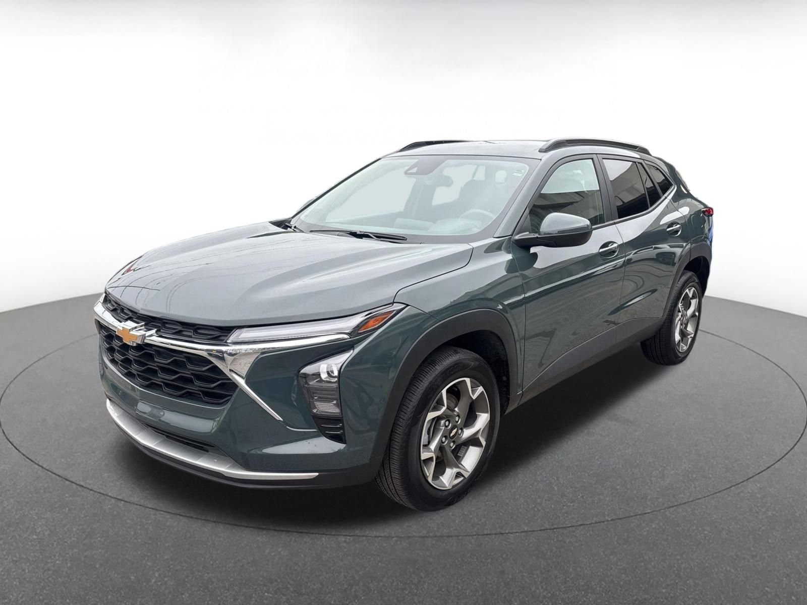Used 2025 Chevrolet Trax LT w/ LT Convenience Package FWD image 8