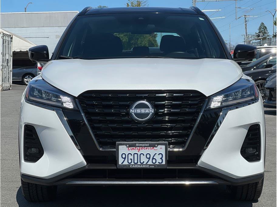 Used 2023 Nissan Kicks SR FWD image 2