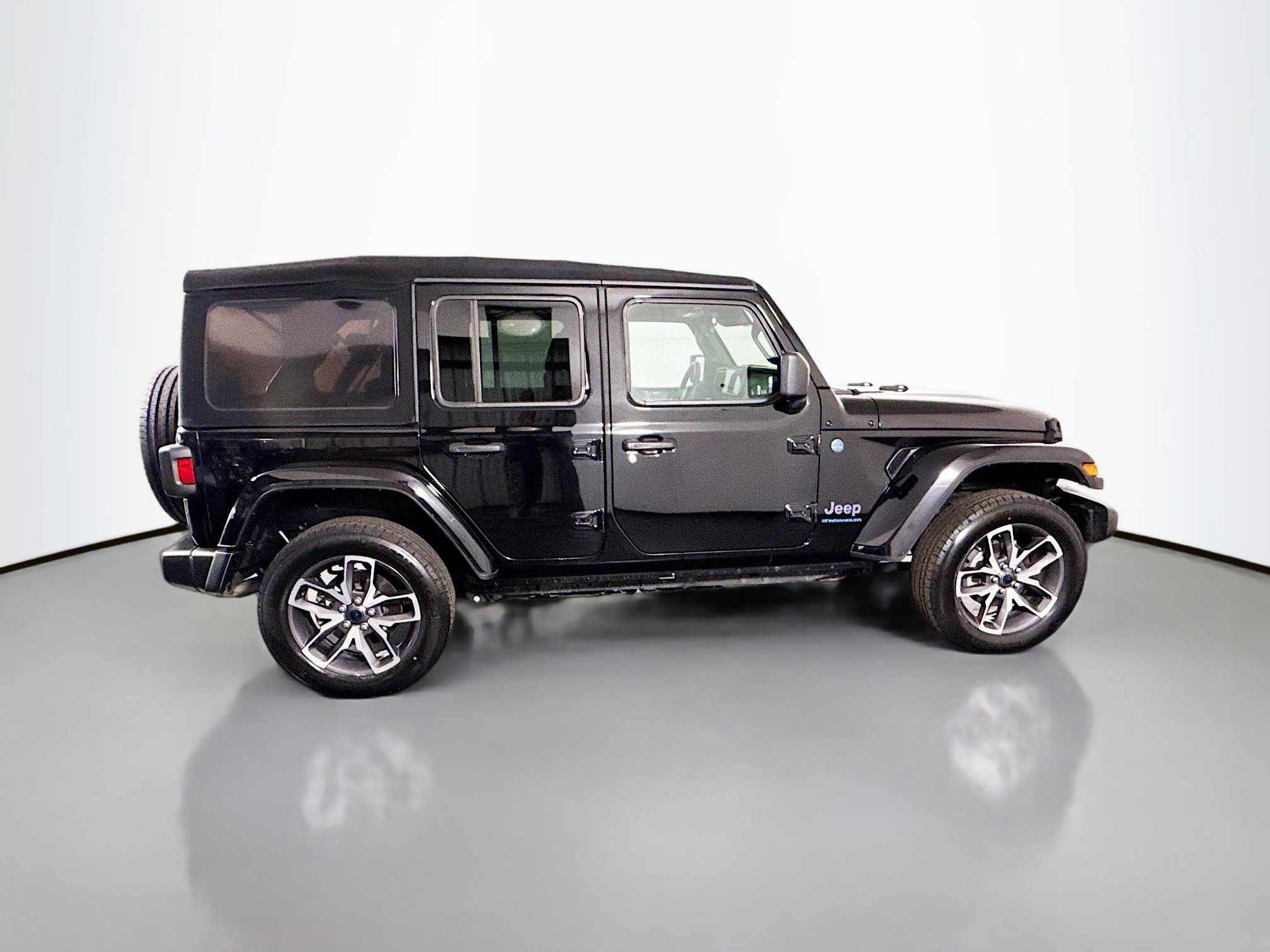 Used 2024 Jeep Wrangler Unlimited AWD/4WD image 11