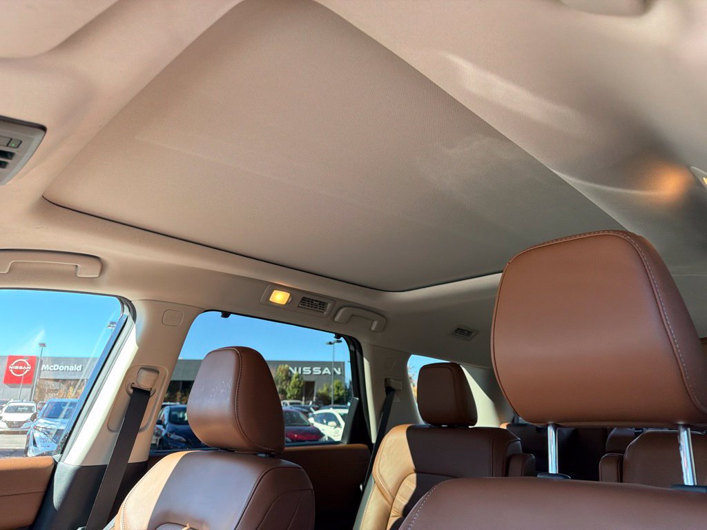 Used 2023 Nissan Pathfinder Platinum AWD/4WD image 18