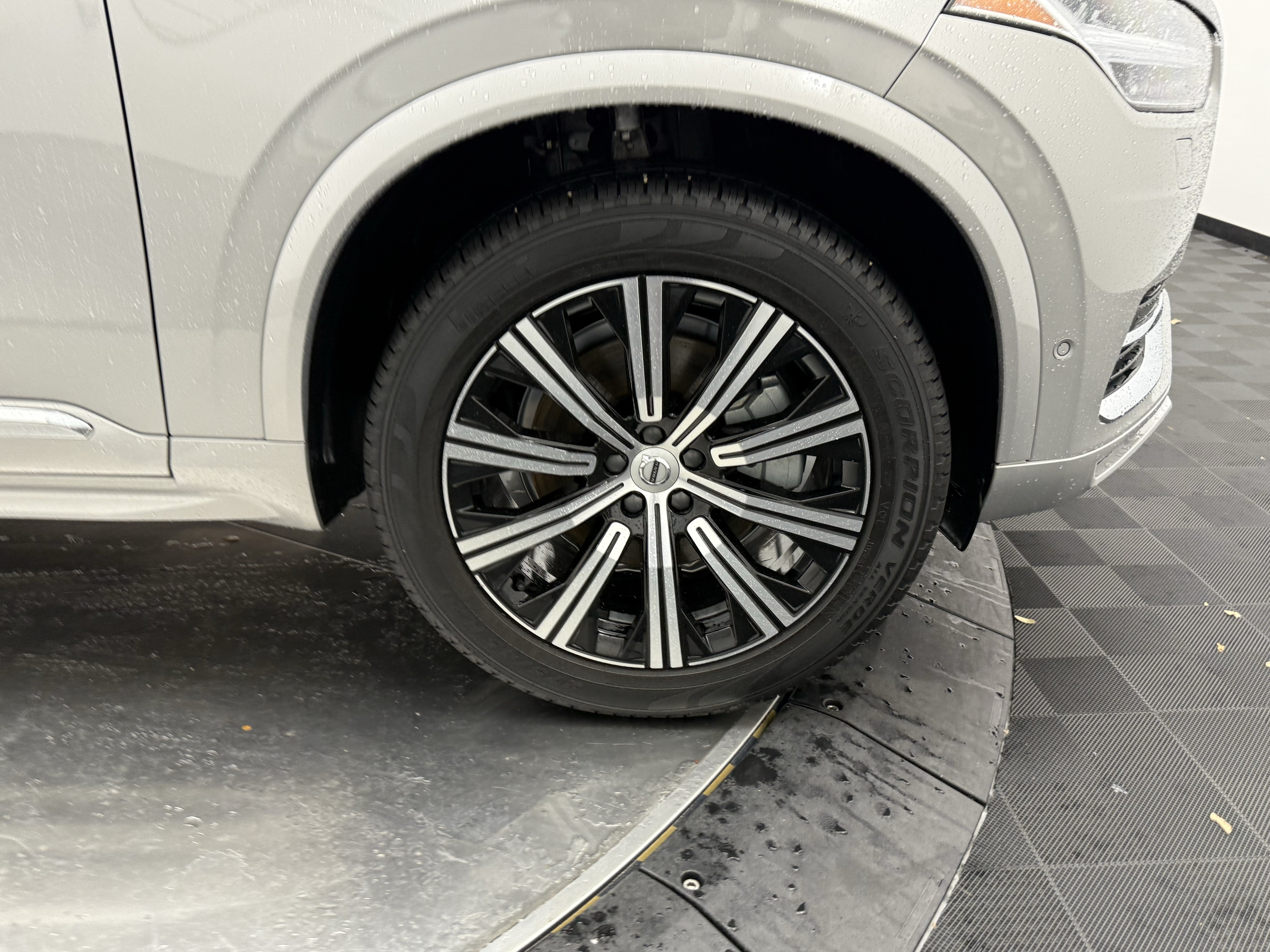 Certified 2024 Volvo XC90 B6 Plus w/ Protection Package Premier AWD/4WD image 9
