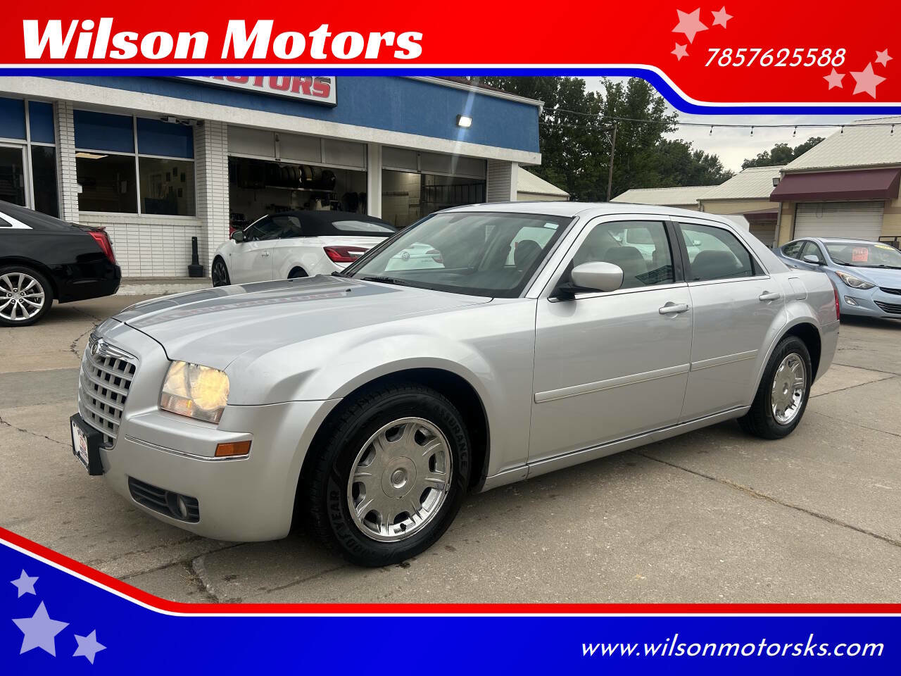 Used 2005 Chrysler 300 Touring image 1