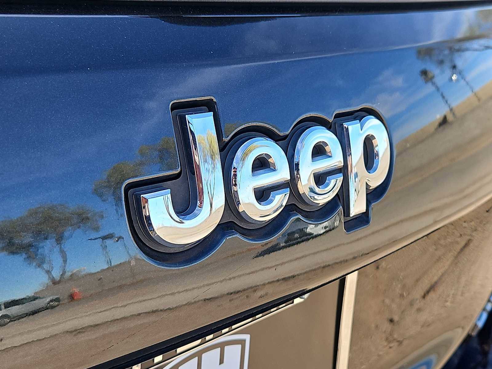 Used 2014 Jeep Grand Cherokee Laredo w/ 18" Wheel & 8.4" Radio Group image 12