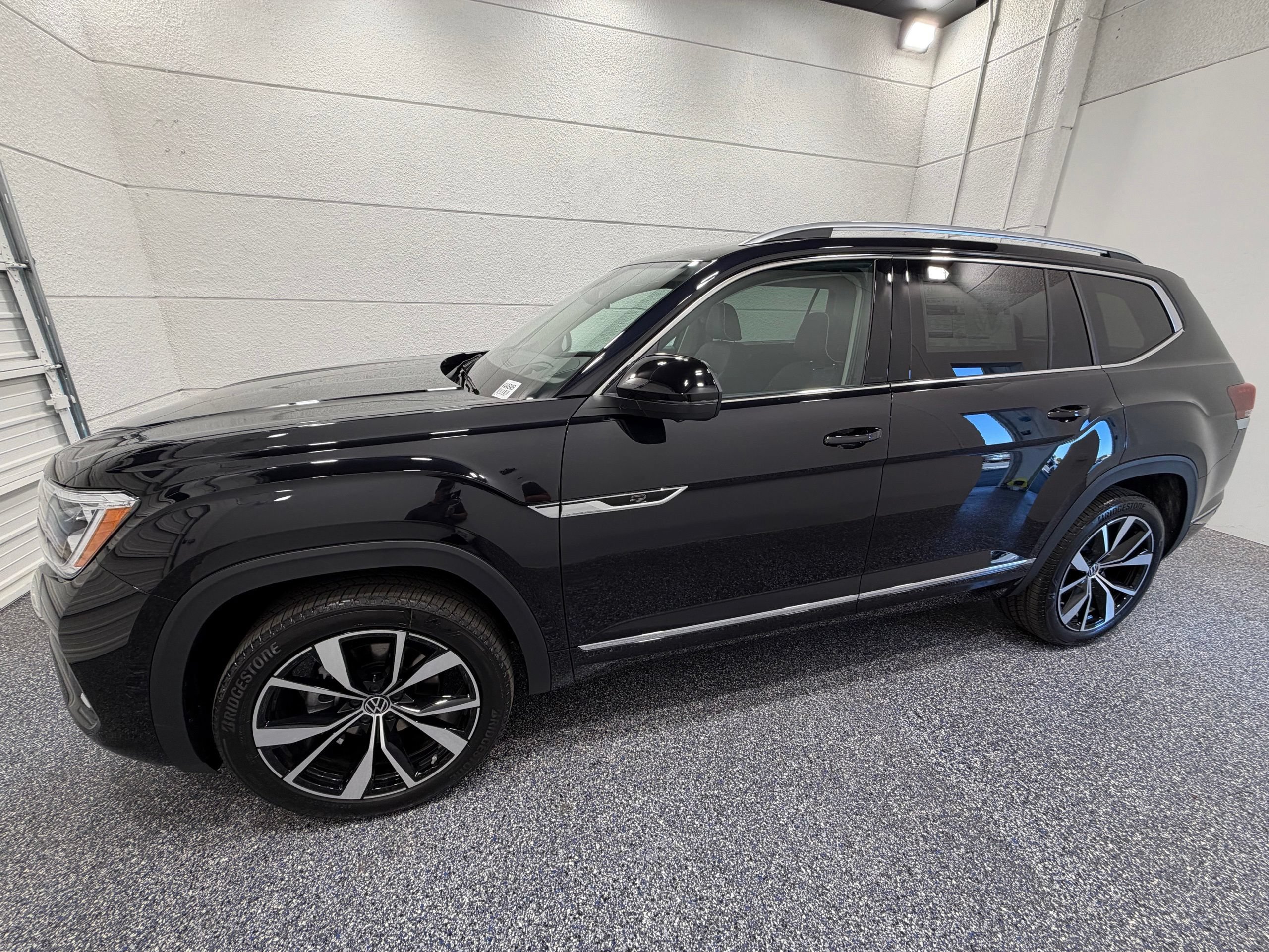 New 2026 Volkswagen Atlas SEL Premium R-Line AWD/4WD image 2