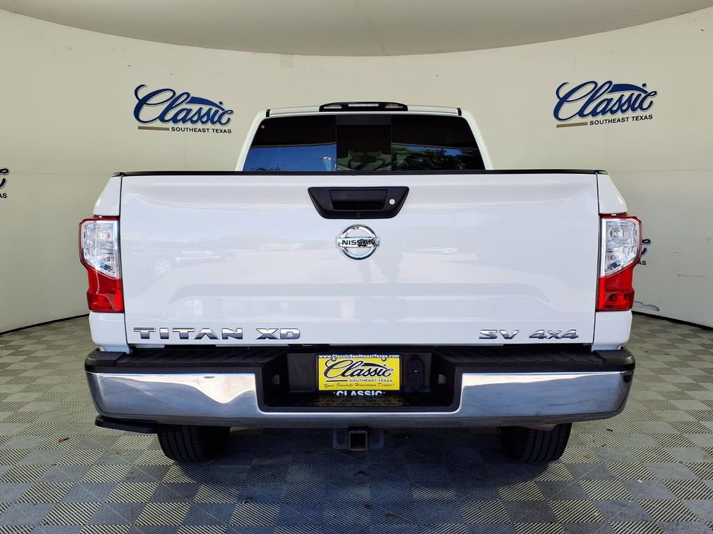 Used 2018 Nissan Titan SV image 4