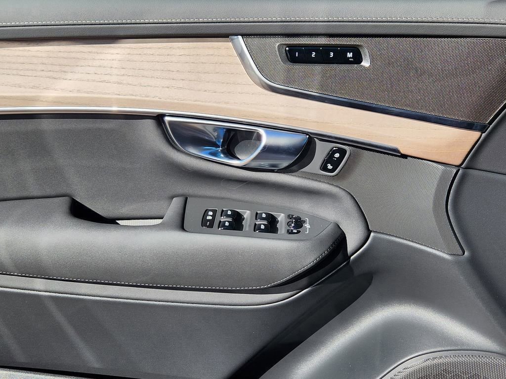 New 2026 Volvo XC90 B5 Core w/ Protection Package image 3