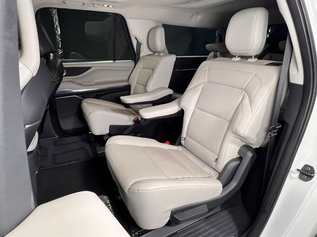 Used 2025 Lincoln Navigator L Reserve image 19