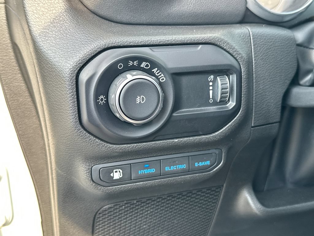 Used 2023 Jeep Wrangler Unlimited Sahara w/ Cold Weather Group AWD/4WD image 21