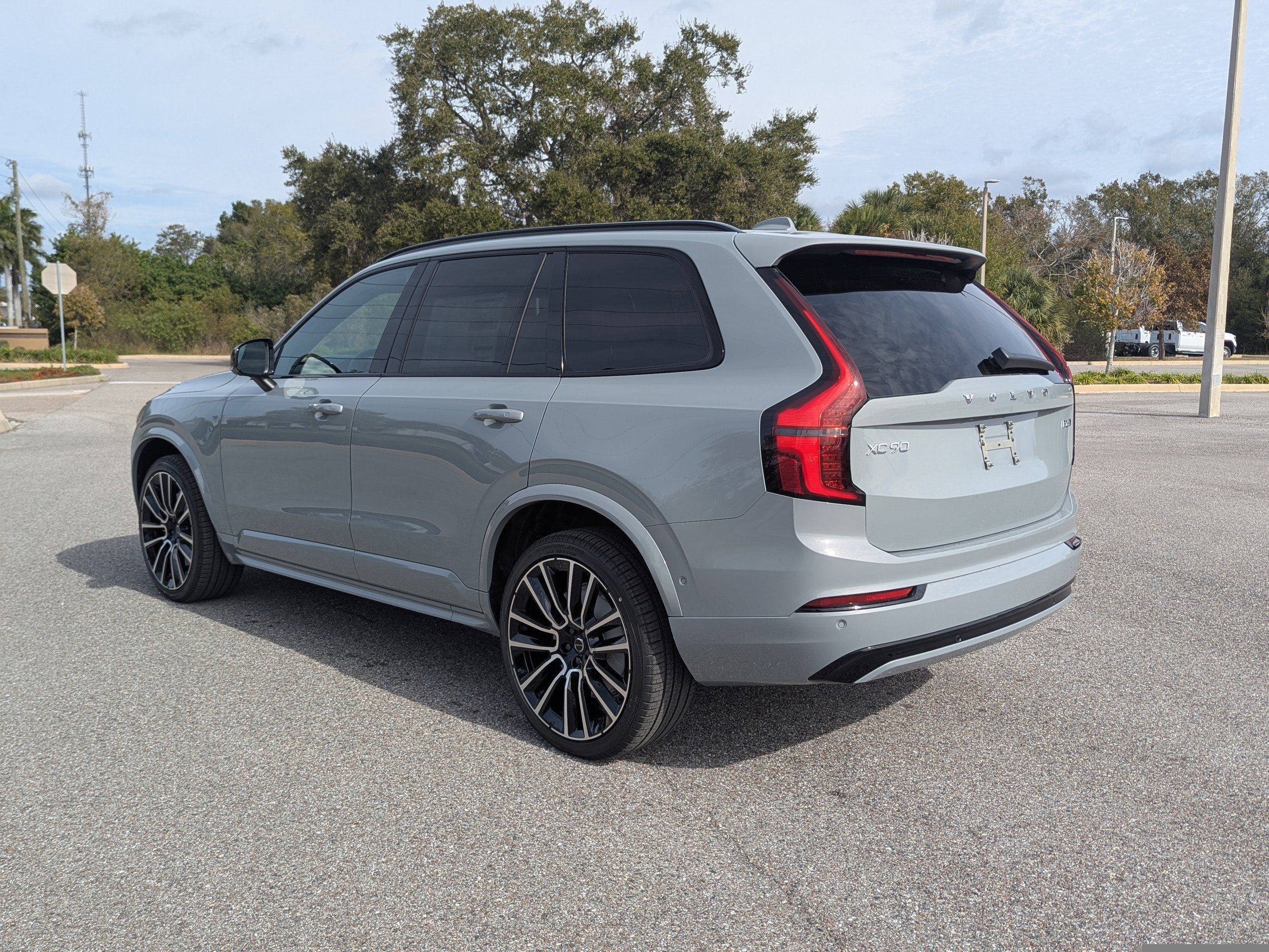 New 2026 Volvo XC90 B6 Ultra w/ Protection Package image 5