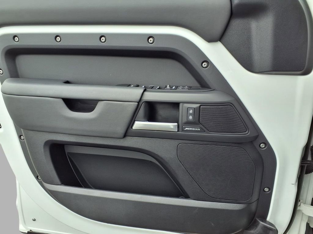 Used 2025 Land Rover Defender 110 S image 18