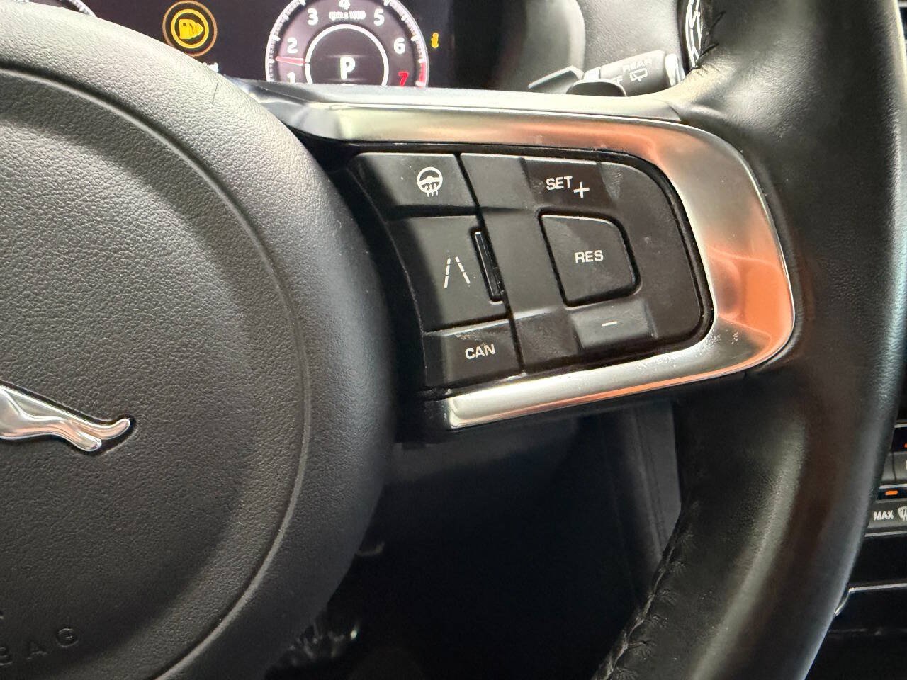 Used 2019 Jaguar F-PACE Prestige AWD/4WD image 24