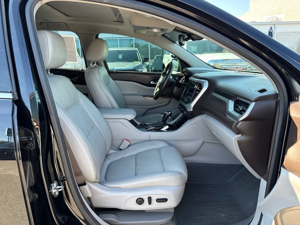 Used 2018 GMC Acadia SLT w/ LPO, Floor Liner Package FWD image 16