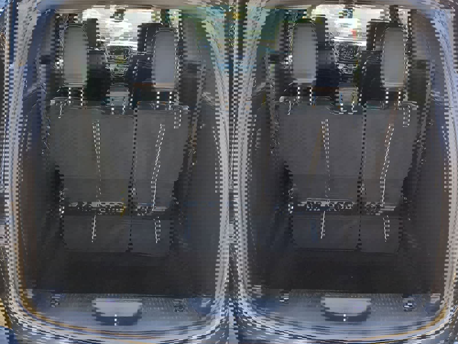 Used 2025 Chrysler Voyager LX image 32