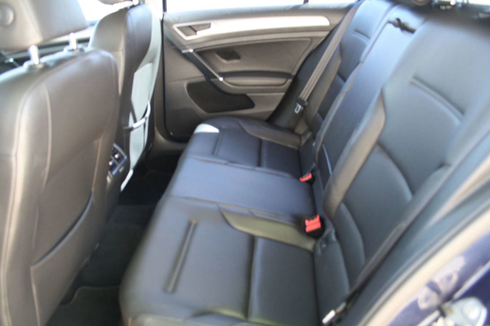 Used 2015 Volkswagen Golf S image 14