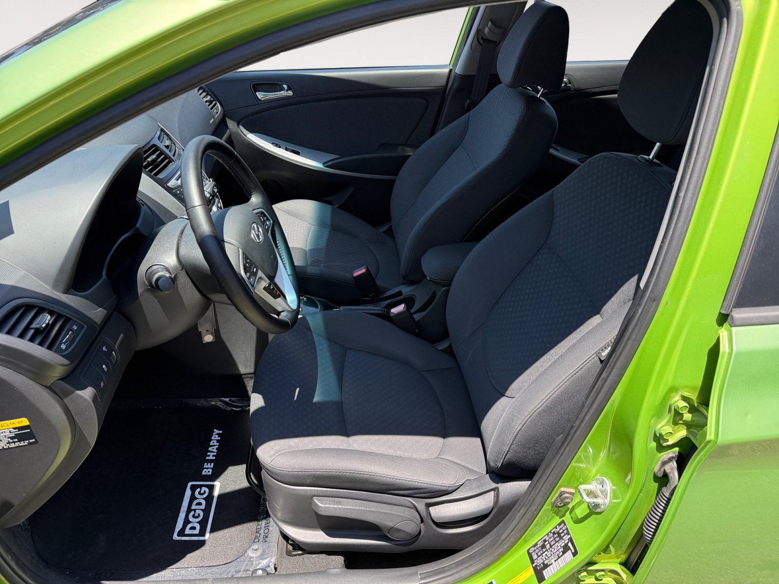 Used 2012 Hyundai Accent SE FWD image 10