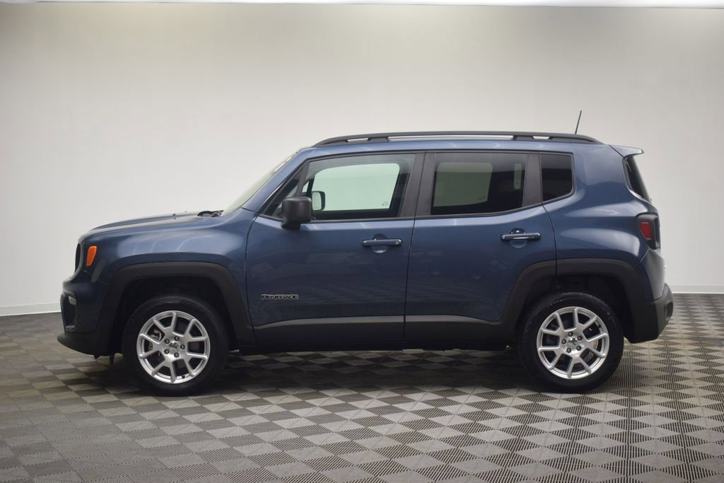 Used 2023 Jeep Renegade Latitude w/ Premium Group AWD/4WD image 9