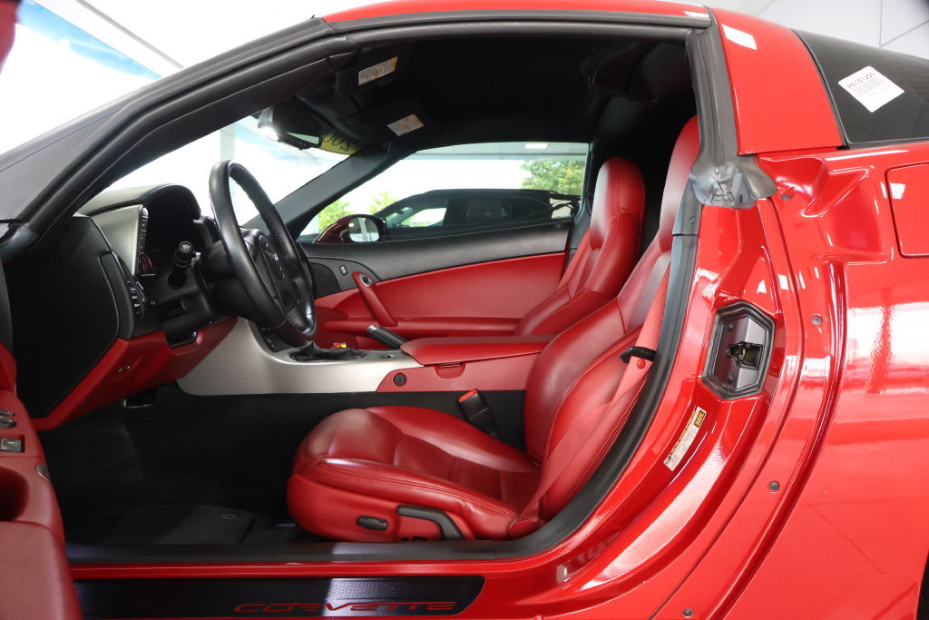 Used 2005 Chevrolet Corvette Coupe w/ Preferred Equipment Group RWD image 19