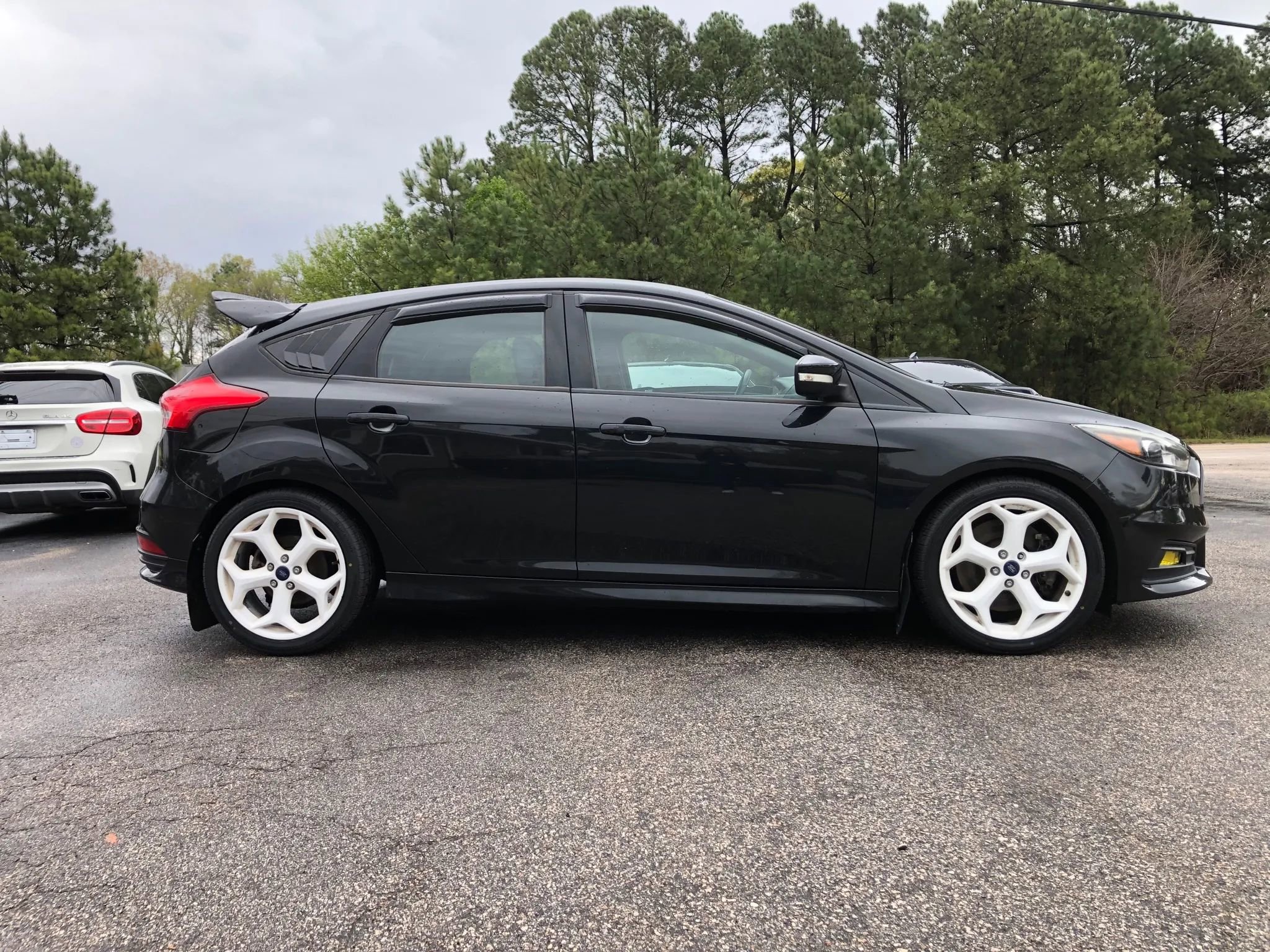 Used 2015 Ford Focus ST w/ Equipment Group 402A FWD image 2